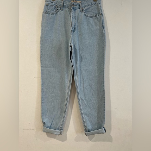 Levi’s premium  MOM JEANS   light blue size 28 - Picture 1 of 6